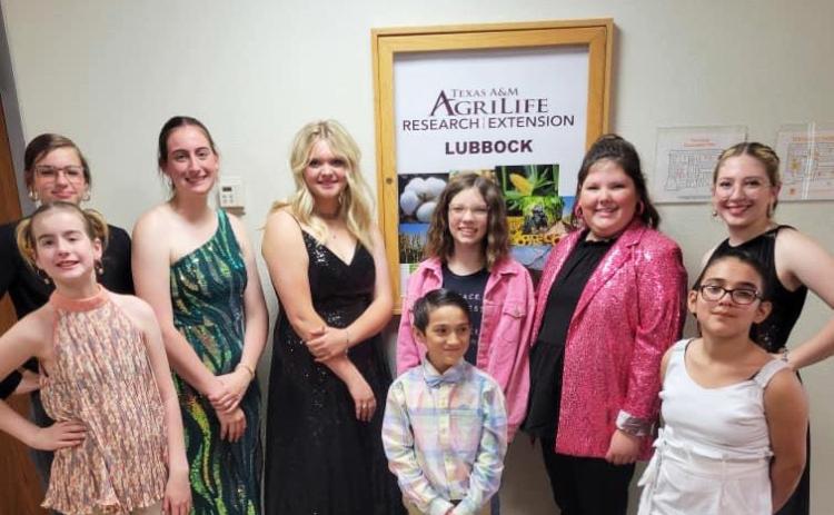 Floyd County 4-H Senior Duds to Dazzle Team advances to the State Roundup